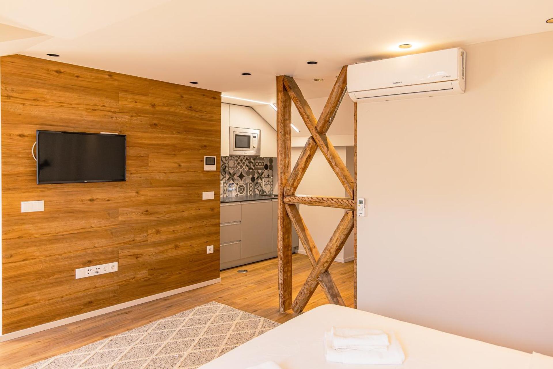 Lisbon Center History Apartment 106 Letters