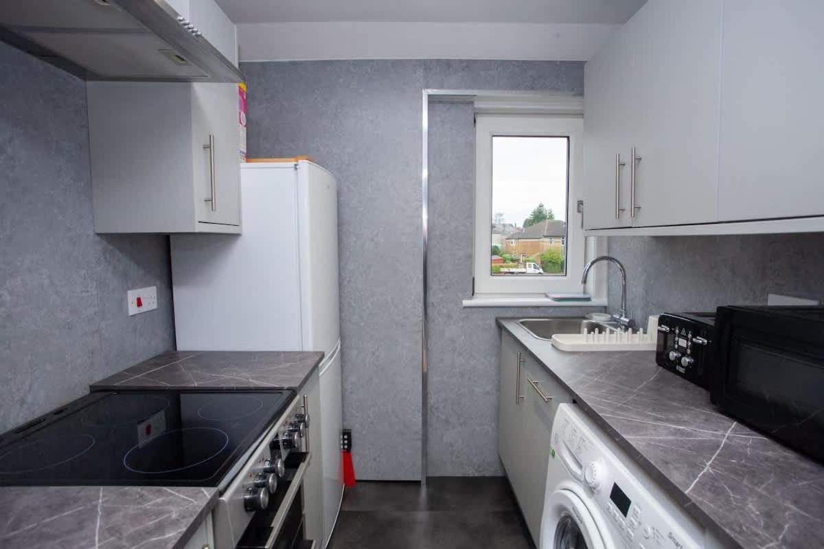 3 Bed Cottage Flat with Parking