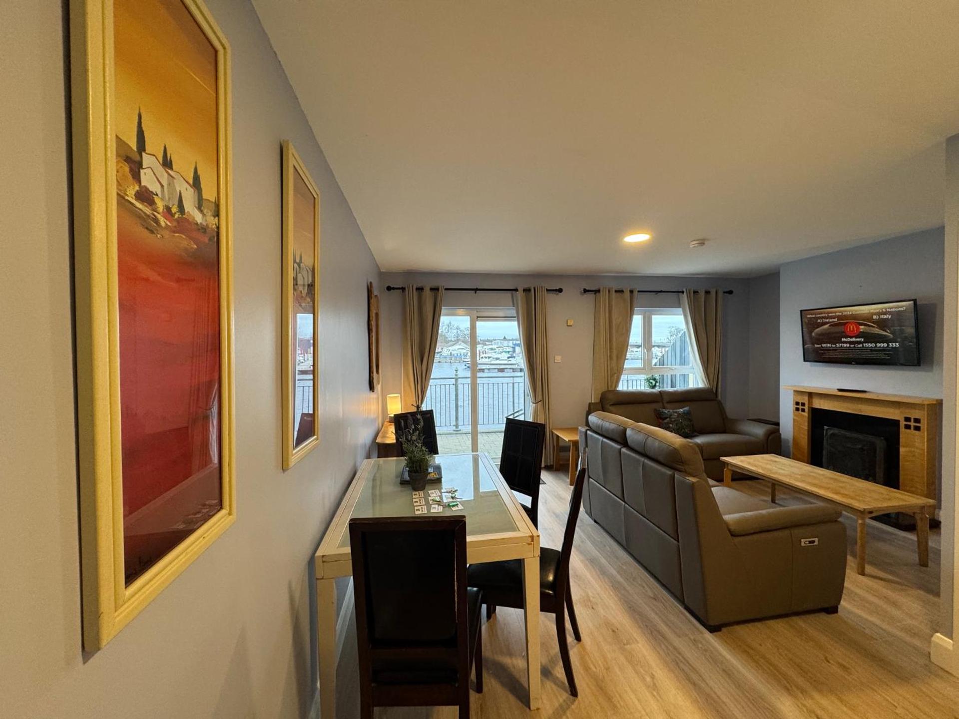 Communal lounge/ TV room