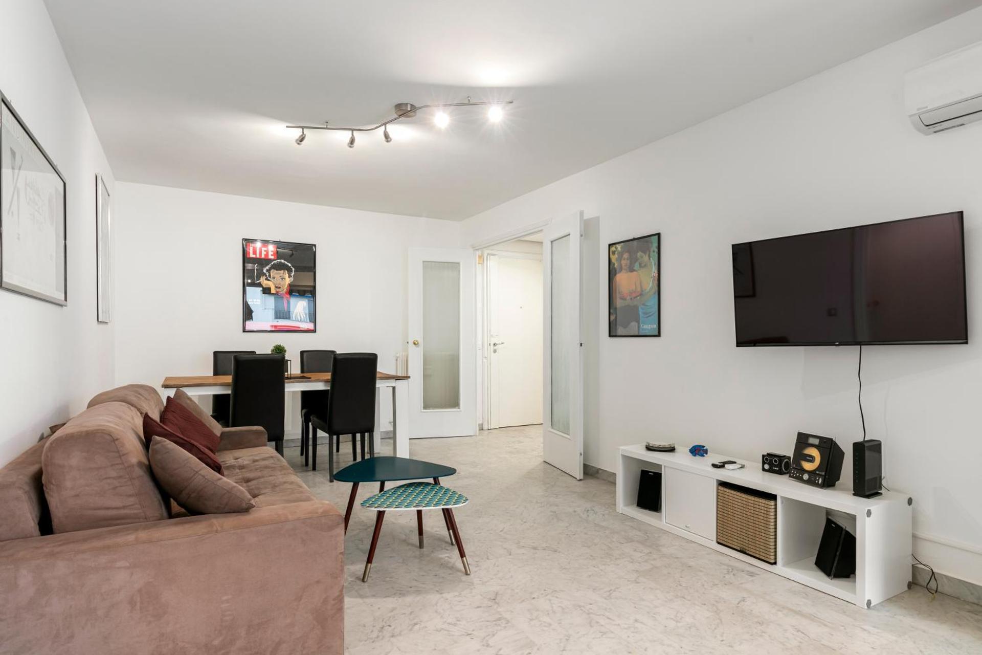 Communal lounge/ TV room