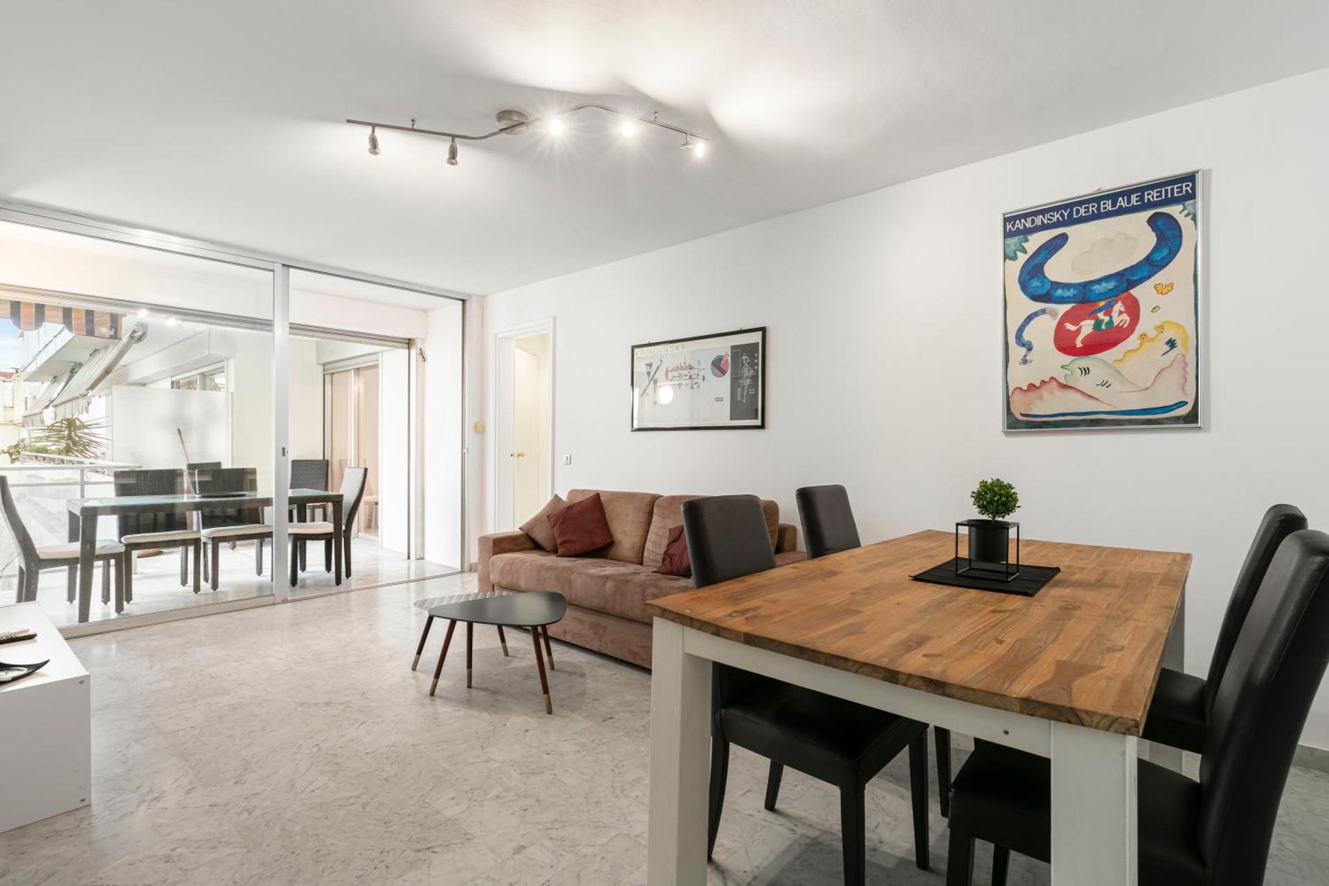 Communal lounge/ TV room