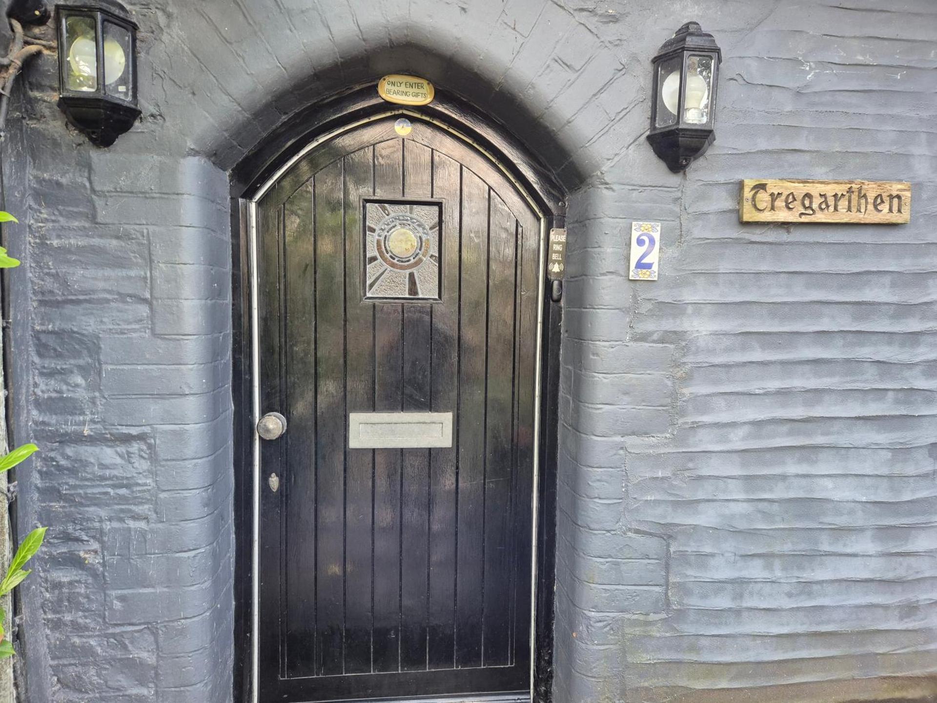 Tregarthen Cottage - tranquil self-contained room near Looe offering easy parking right outside with EV point