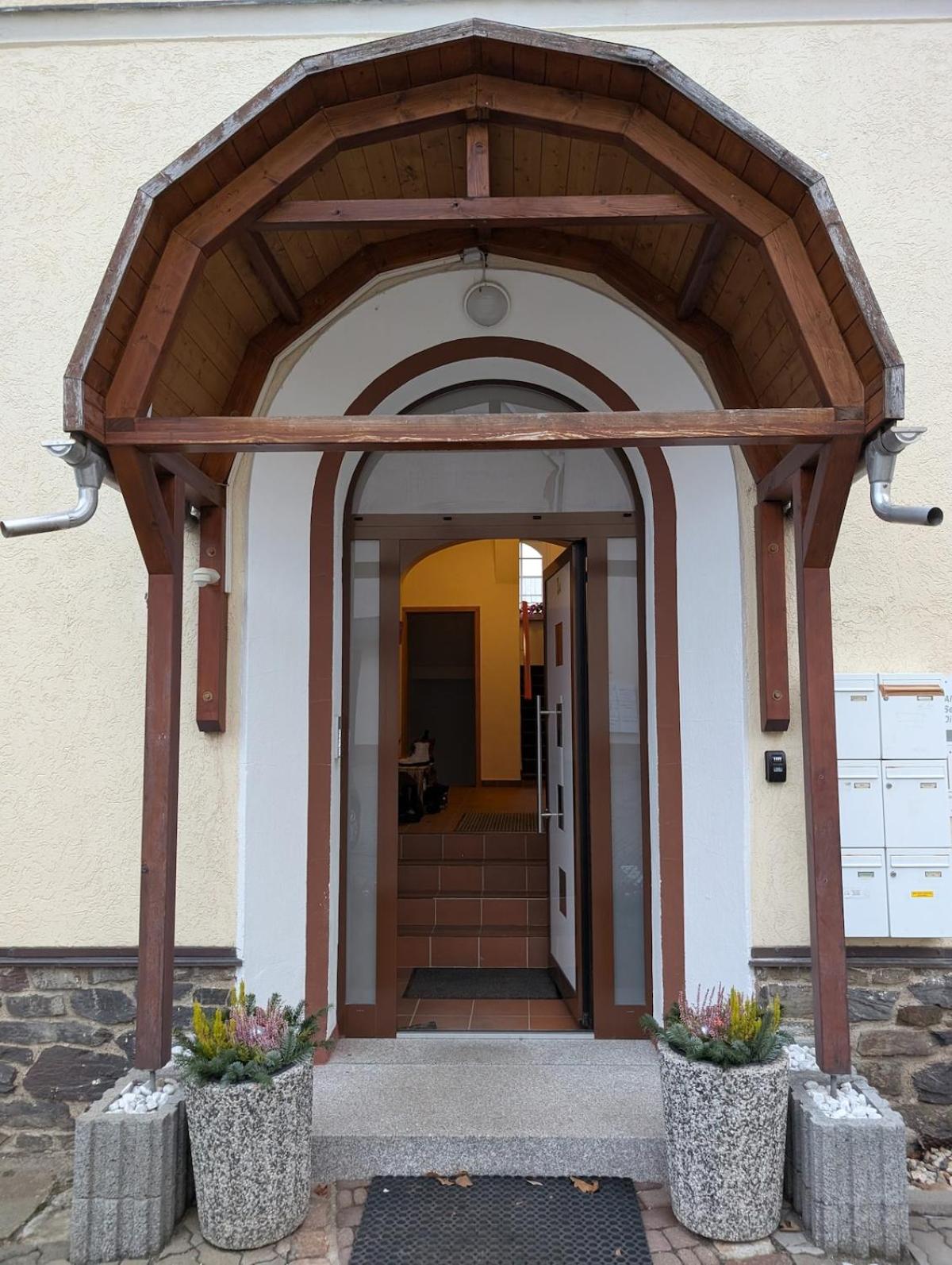 Facade/entrance