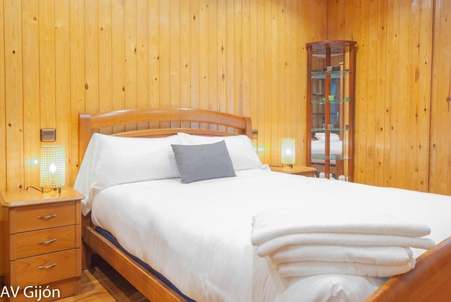 AVG Álvaro de Albornoz 19