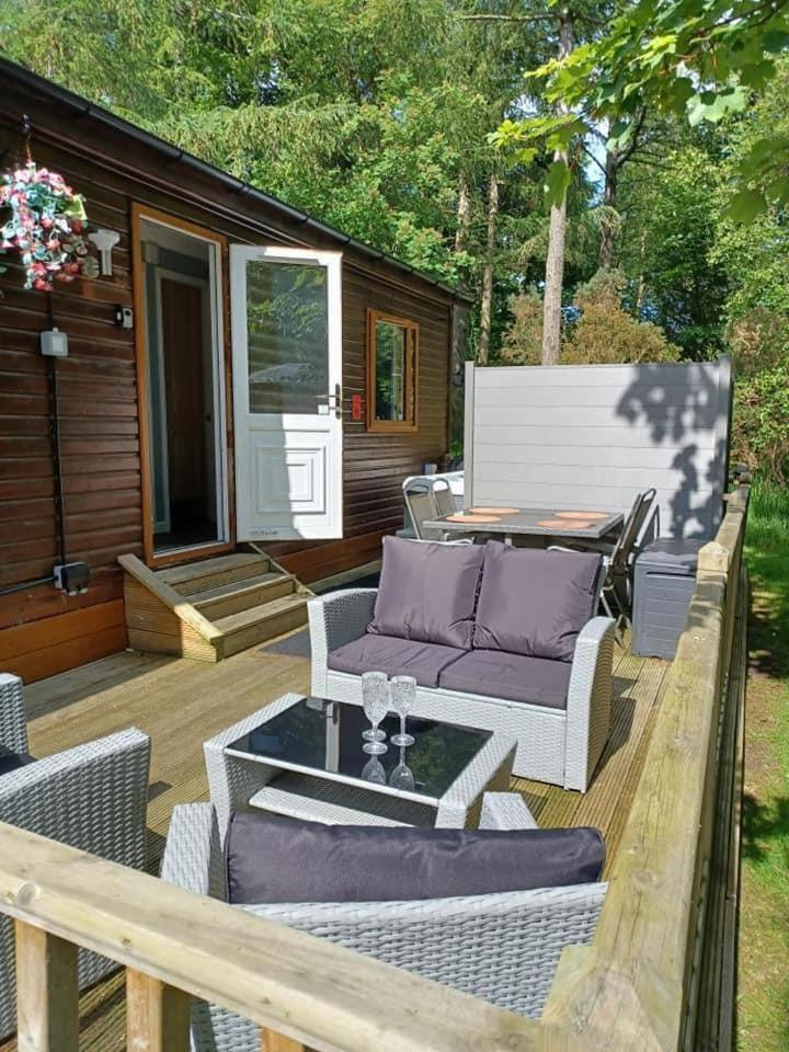 Tranquil Lodge hot tub and free golf