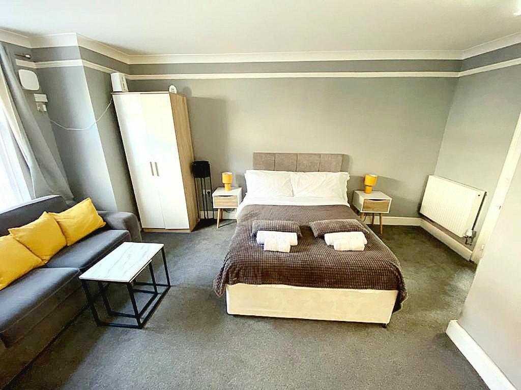 S Gravesend 1 Bed Flat 2 Min Walk STN-Town Centre