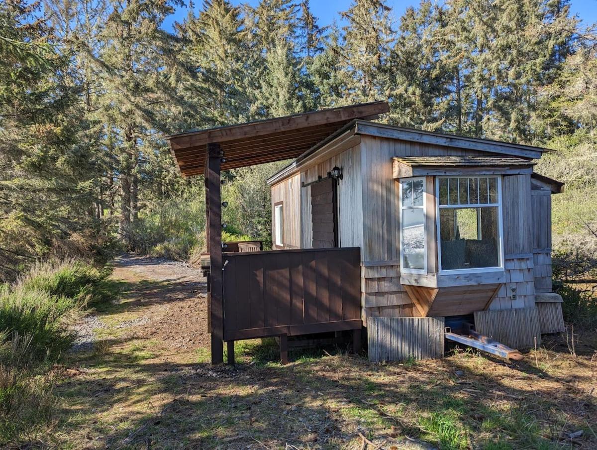 Cozy Beachfront Cabin at Woodside Farm