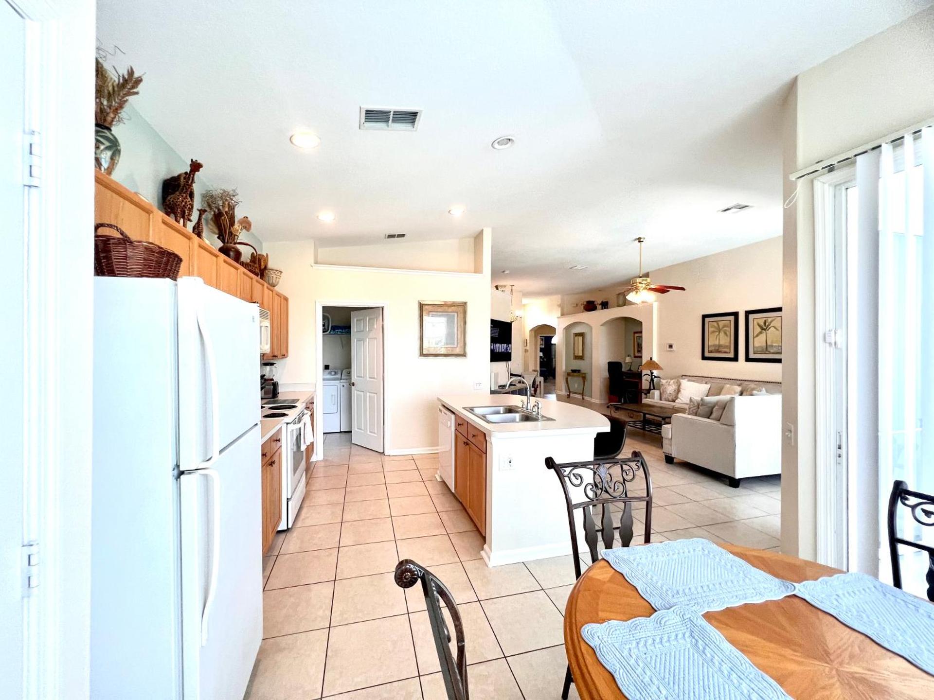 Windsor Palm Resort 3 miles to Disney 4 Bedrooms