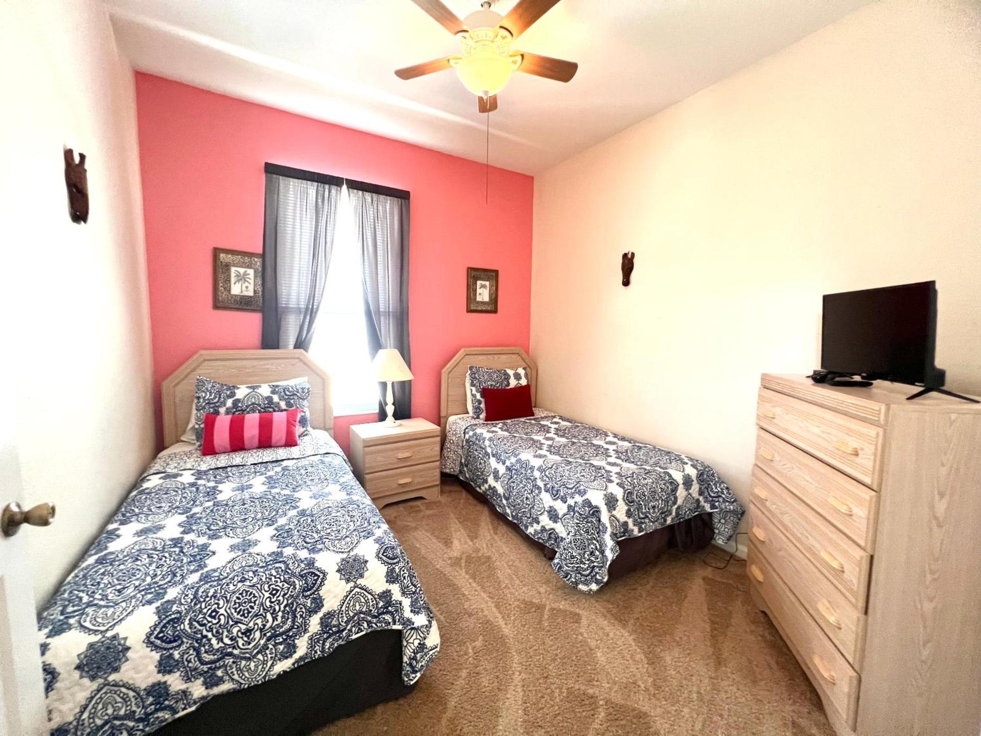 Windsor Palm Resort 3 miles to Disney 4 Bedrooms