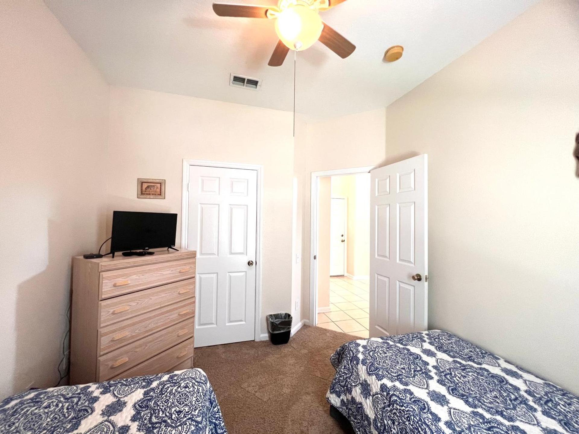 Windsor Palm Resort 3 miles to Disney 4 Bedrooms