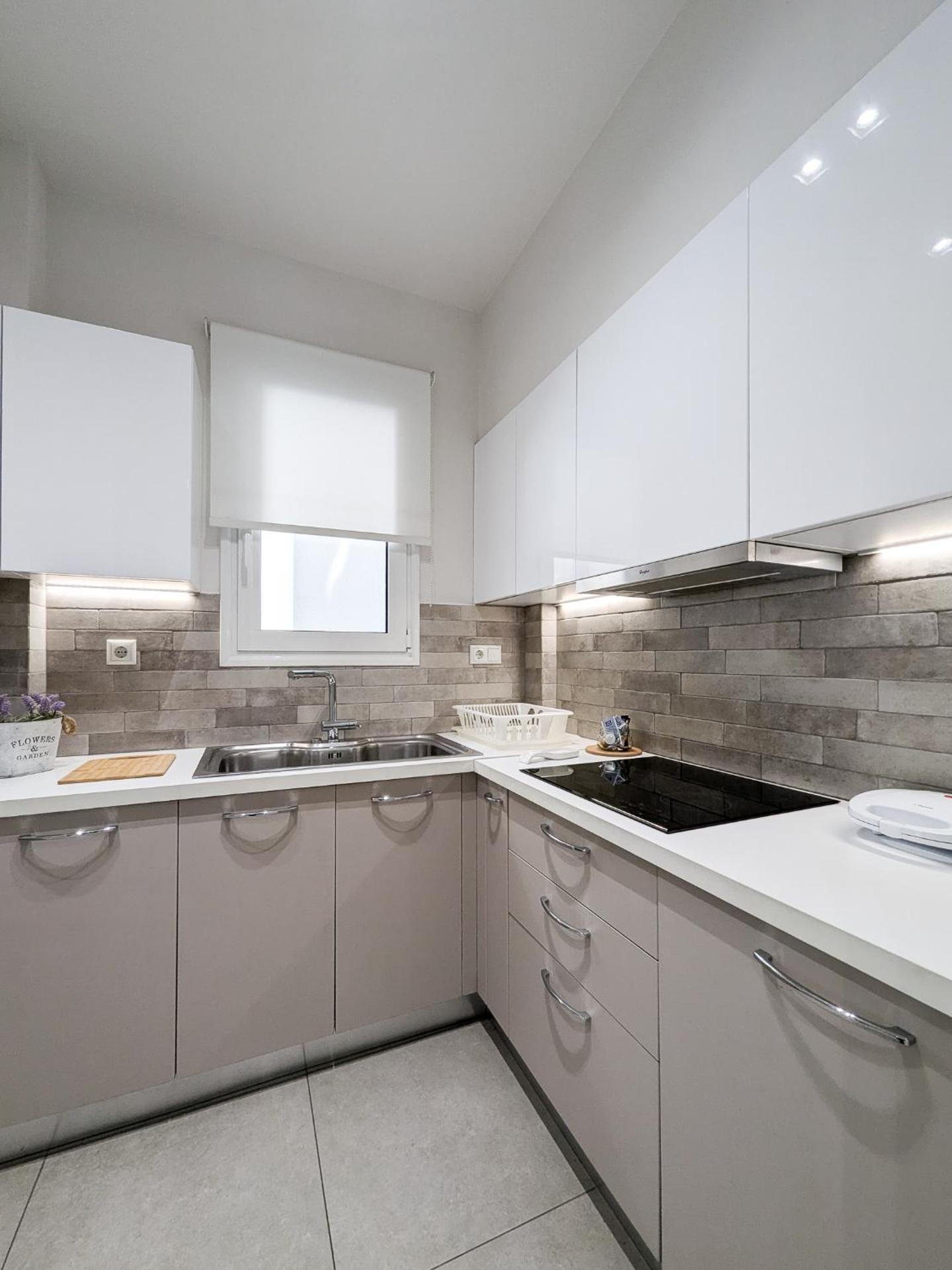 Modern&Stylish 1BD apt next metro and Acropolis