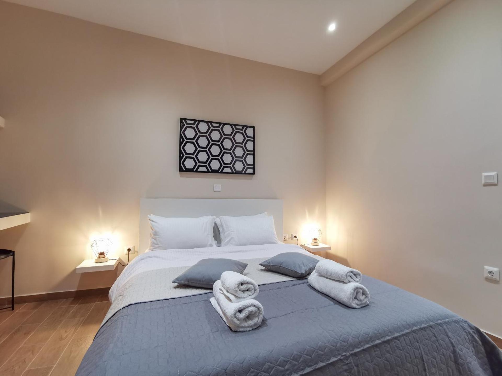 Contemporary 2BD apt with terrace Historic center