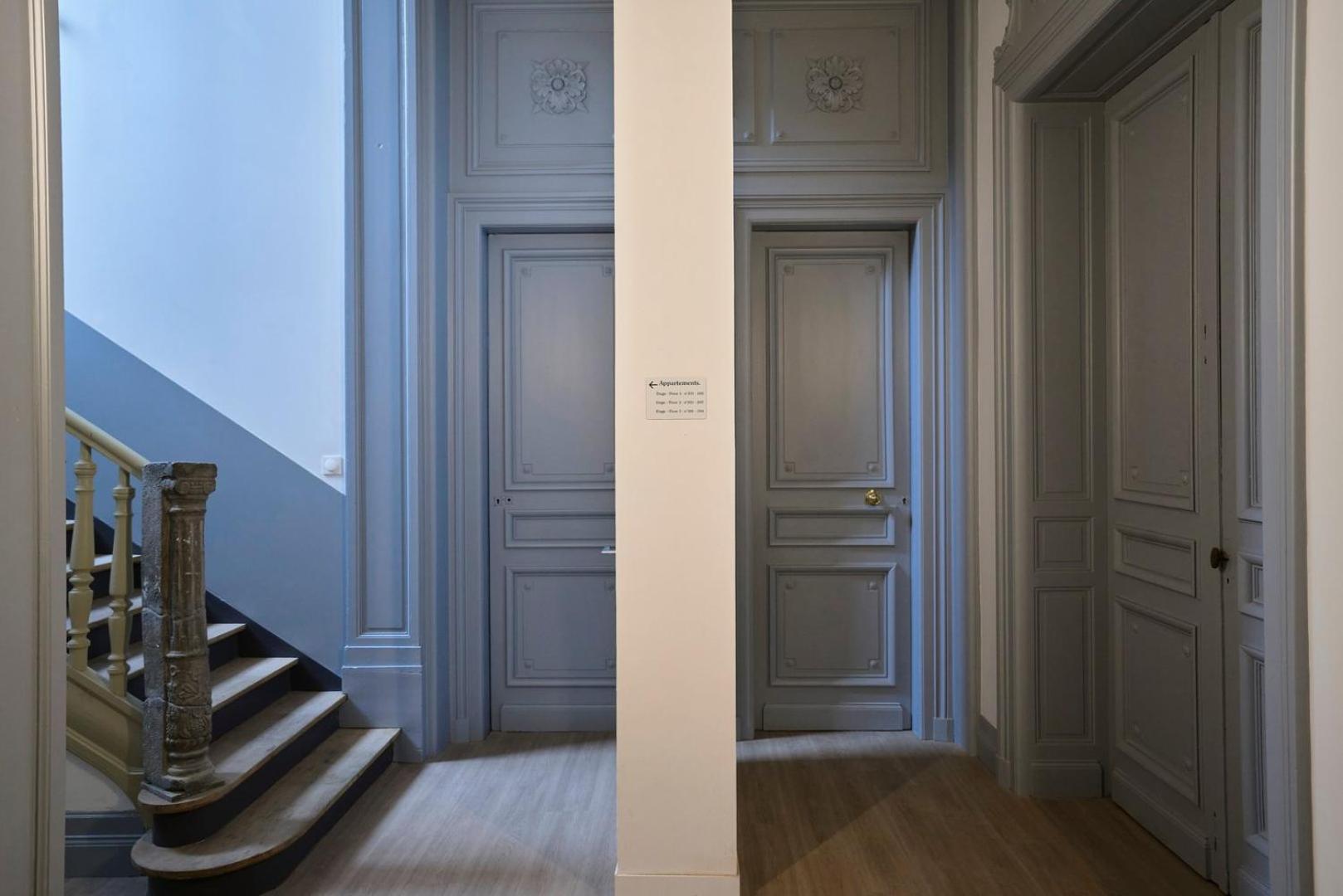 Studio sous les combles côté cour, parking gratuit