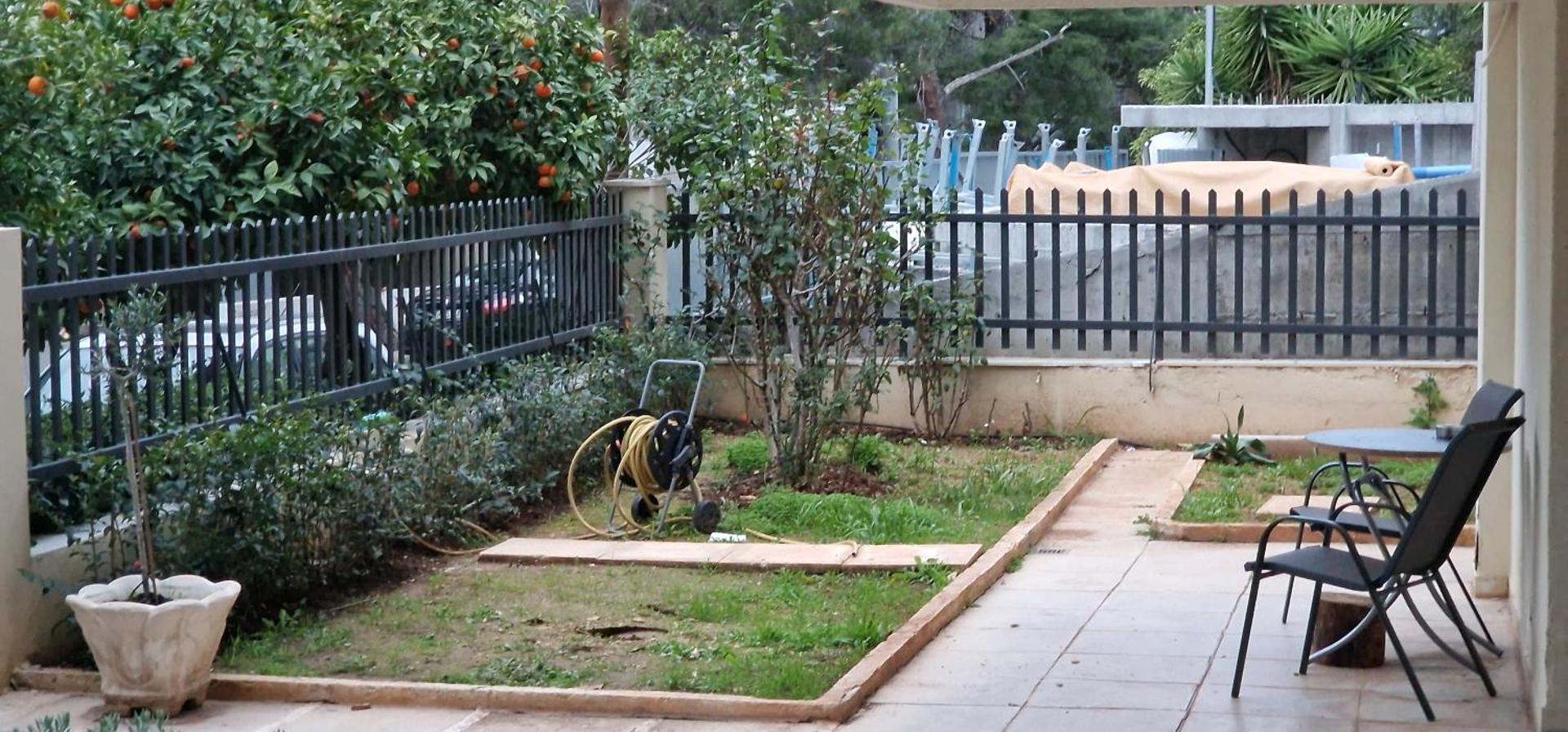 A Cozy Affordable Place at Voula