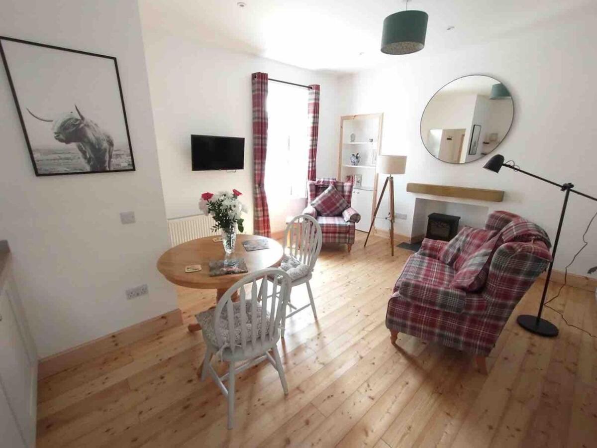 River Retreat - Riverside Apartment in Inverness City Centre