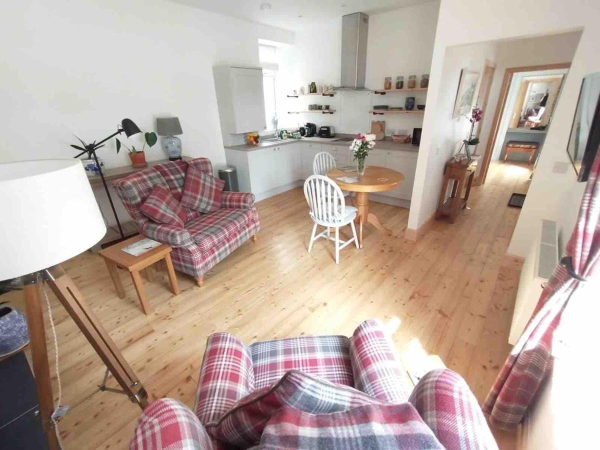 River Retreat - Riverside Apartment in Inverness City Centre
