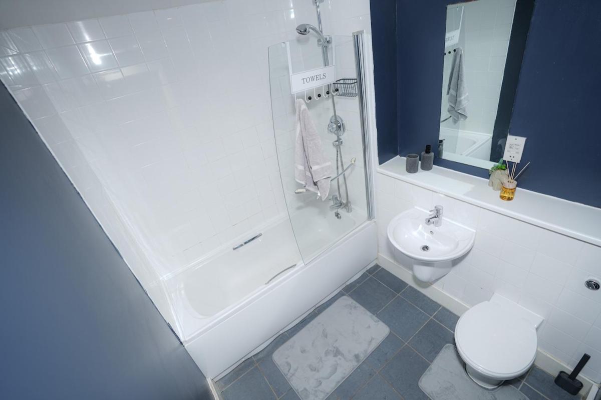 2 Bed Apartment - Bham City Centre, Next to Utility Arena - Free Parking!