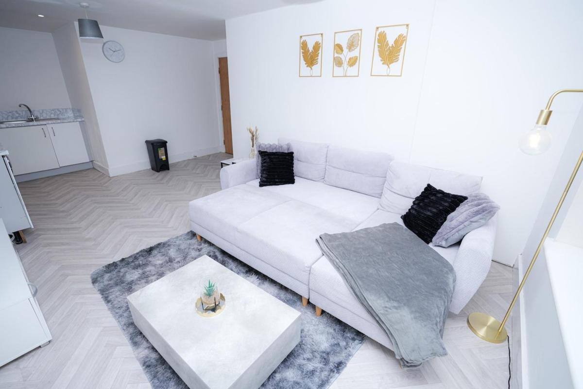 2 Bed Apartment - Bham City Centre, Next to Utility Arena - Free Parking!