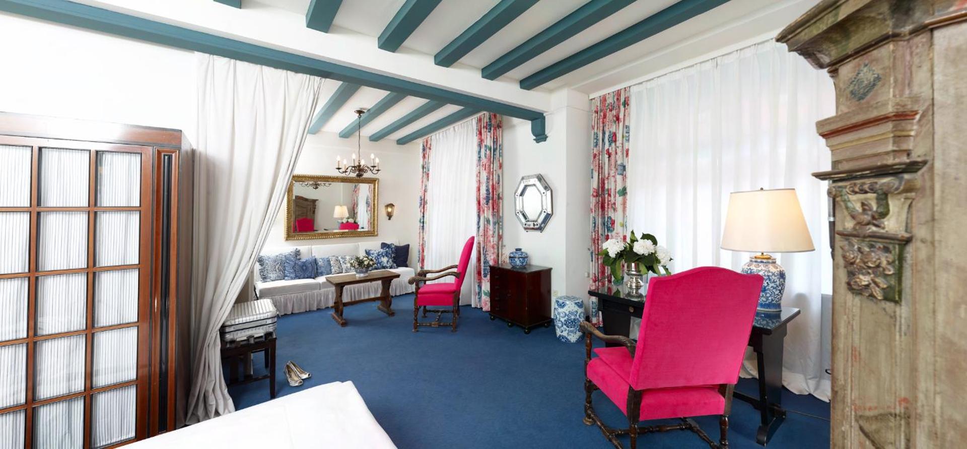 Photo of the whole room