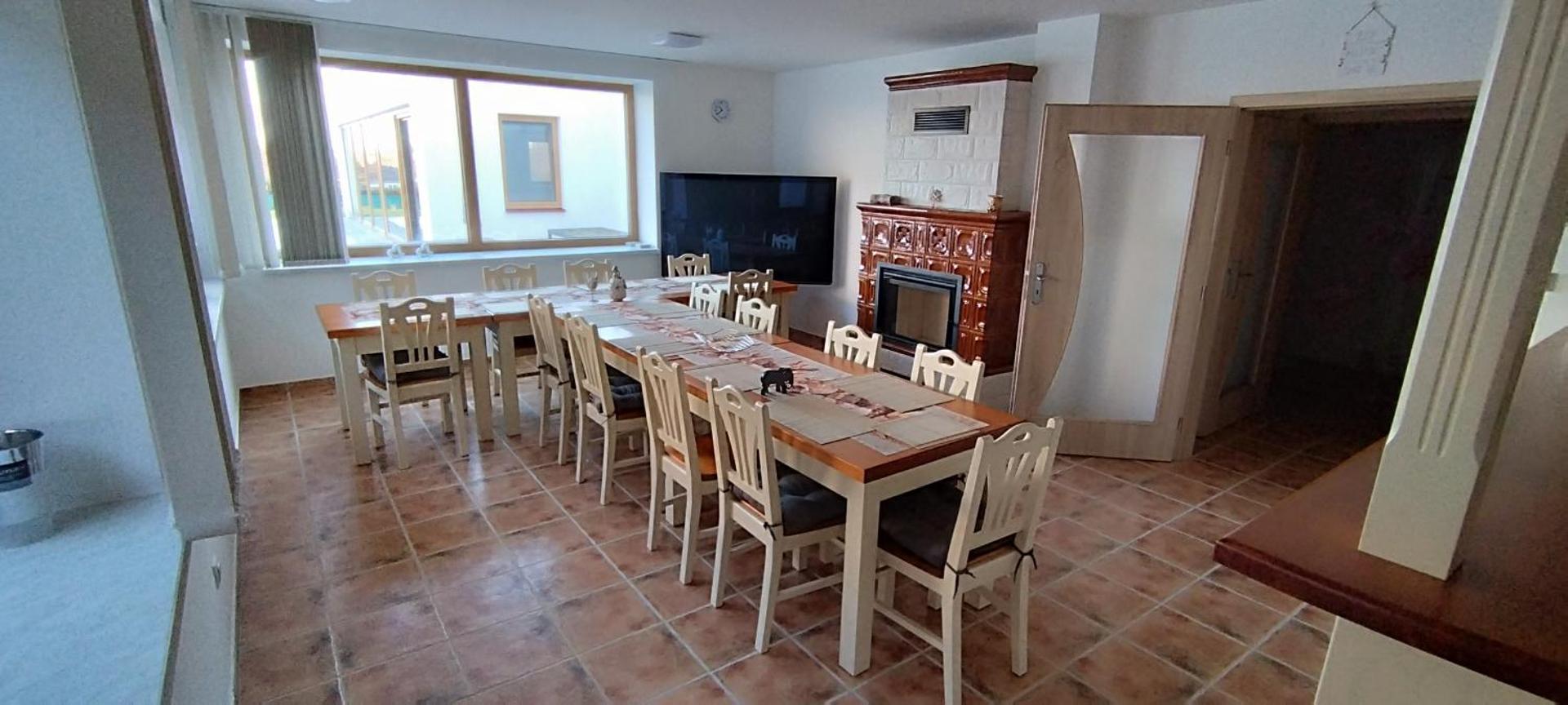 Communal lounge/ TV room