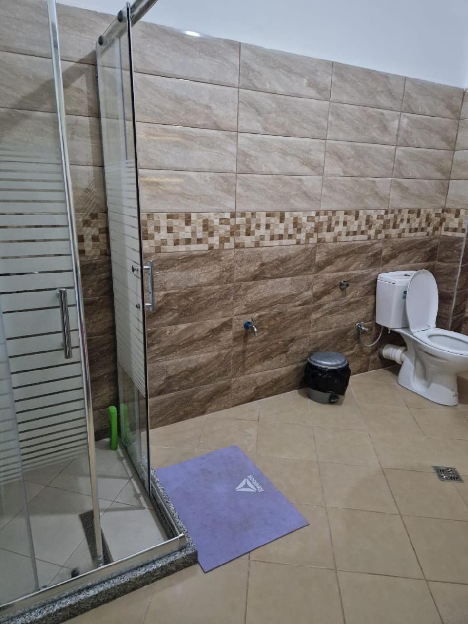 Bar-Restaurant-Hotel-Familja