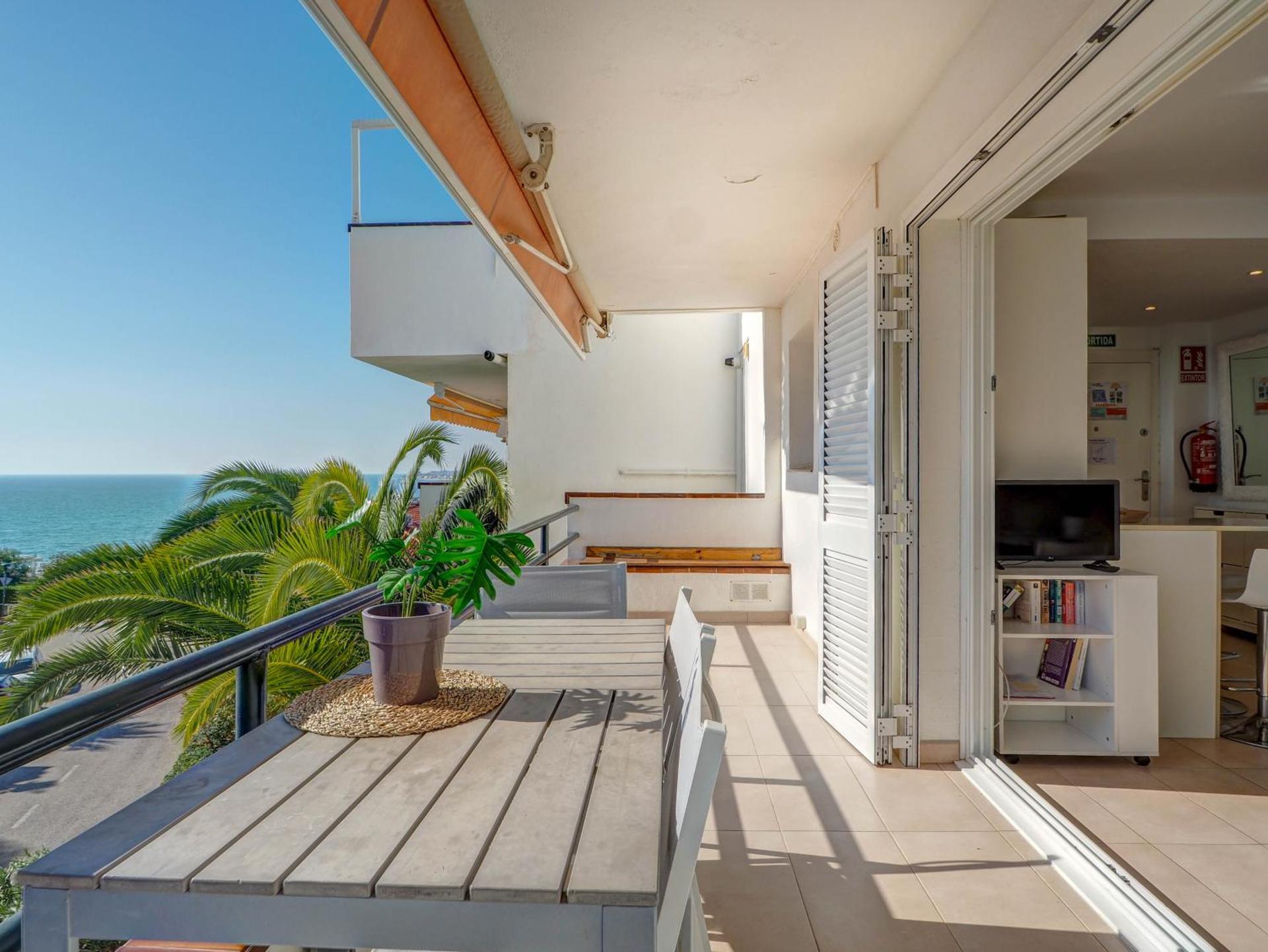 Balmins White by Hello Homes Sitges