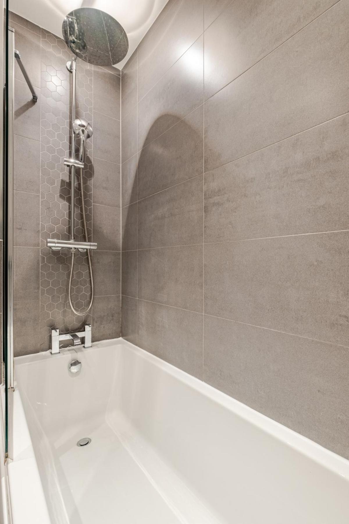 Lovely Central Brentwood Flat