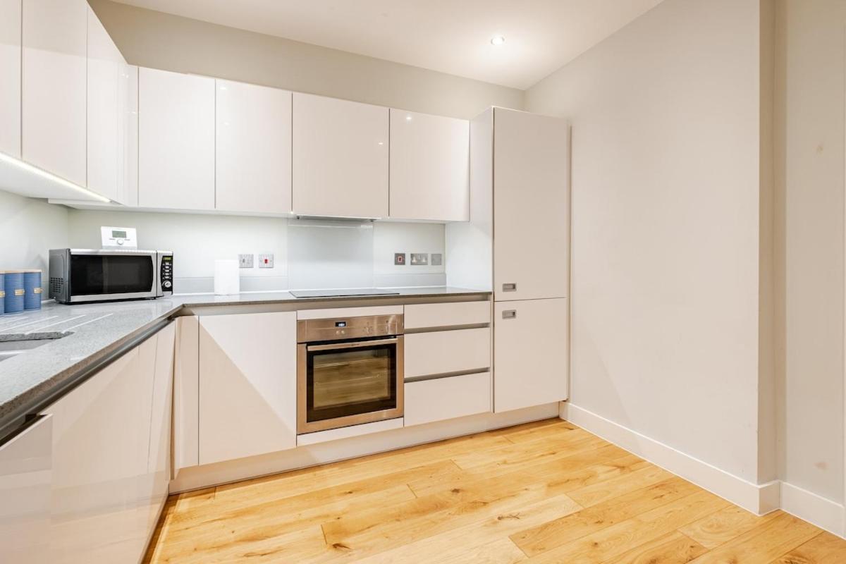 Lovely Central Brentwood Flat