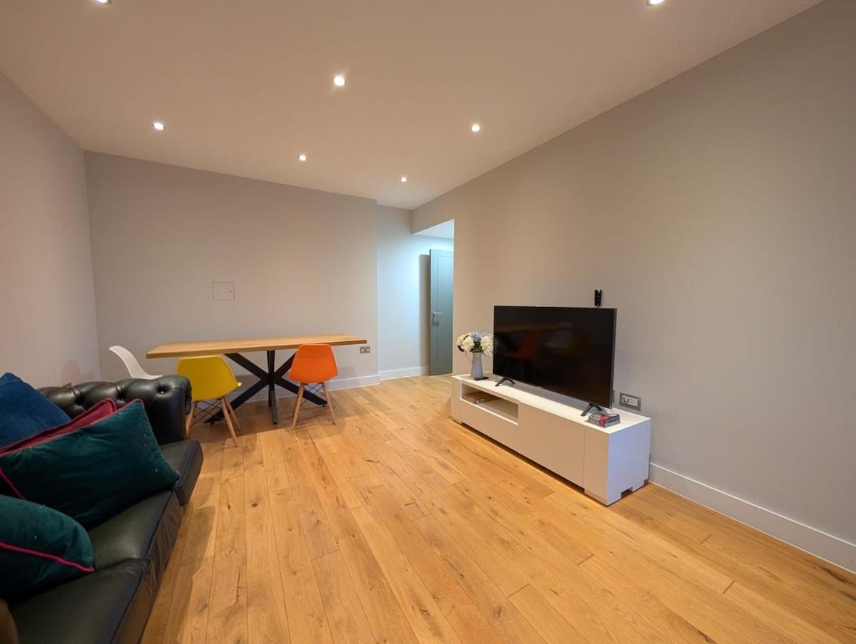 Lovely Central Brentwood Flat