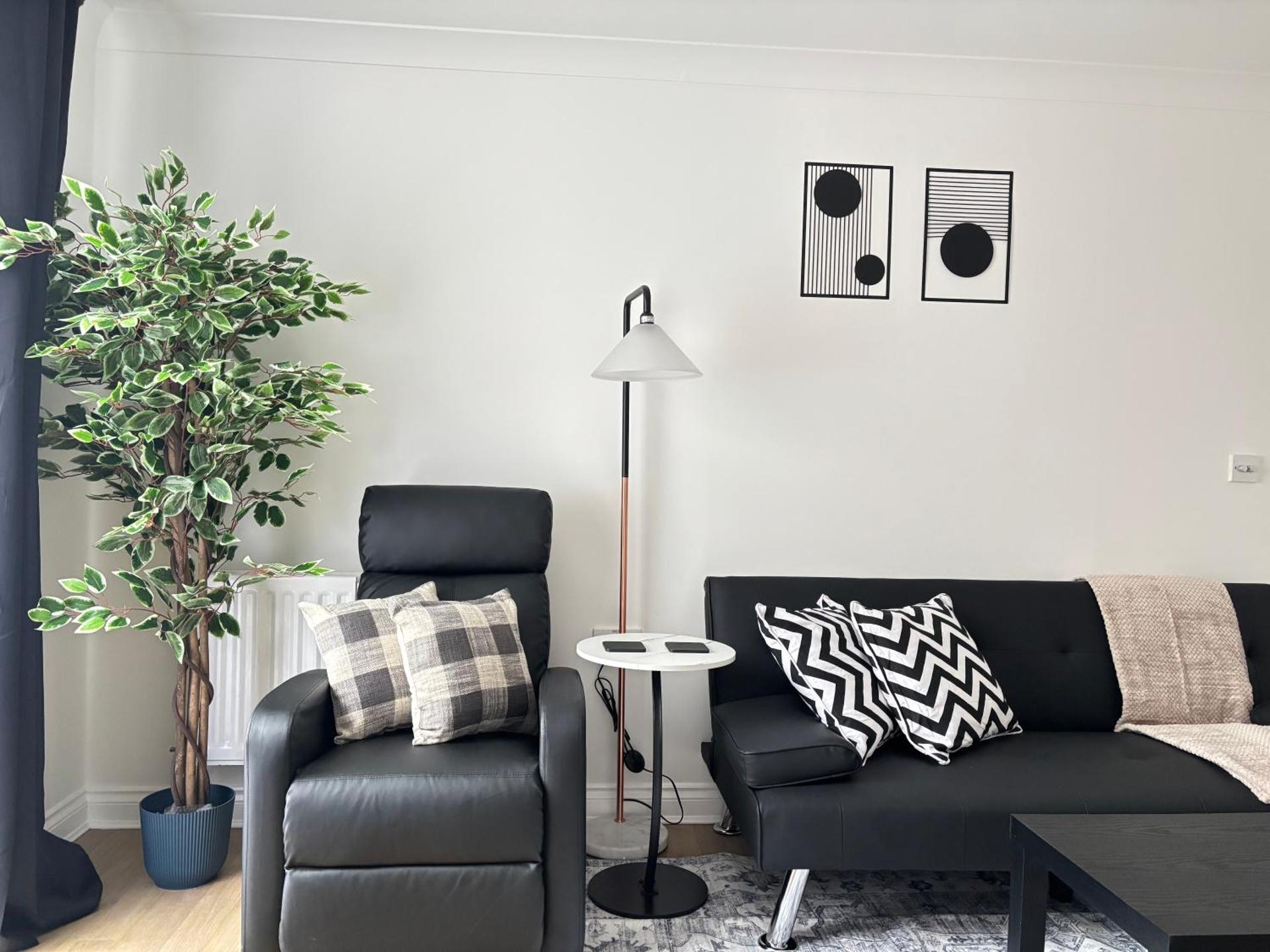 Communal lounge/ TV room