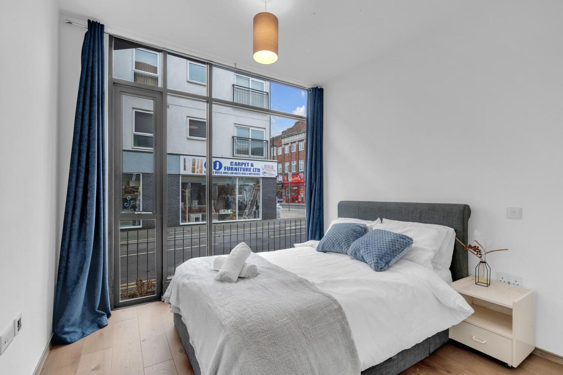 New Modern Apartment near Heathrow Airport