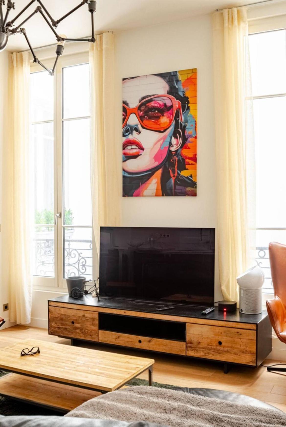 Chic Stay near Louvre & Eiffel Tour