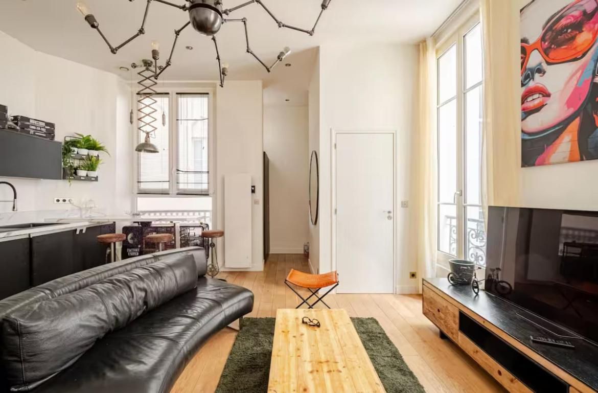 Chic Stay near Louvre & Eiffel Tour