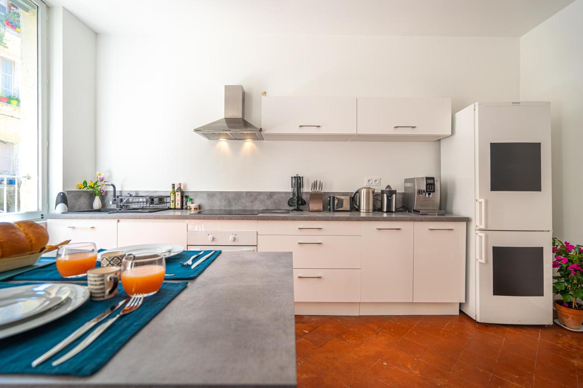 Kitchen or kitchenette