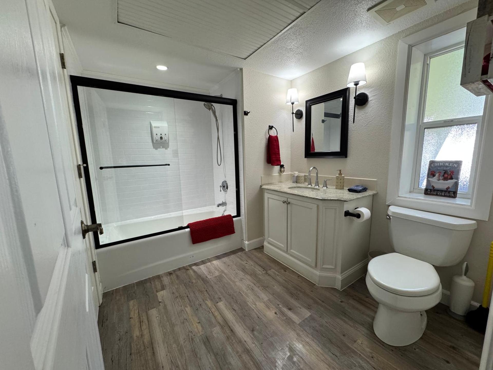 Red Rooster Family Cabin w/Hot Tub+Fire Pit+View