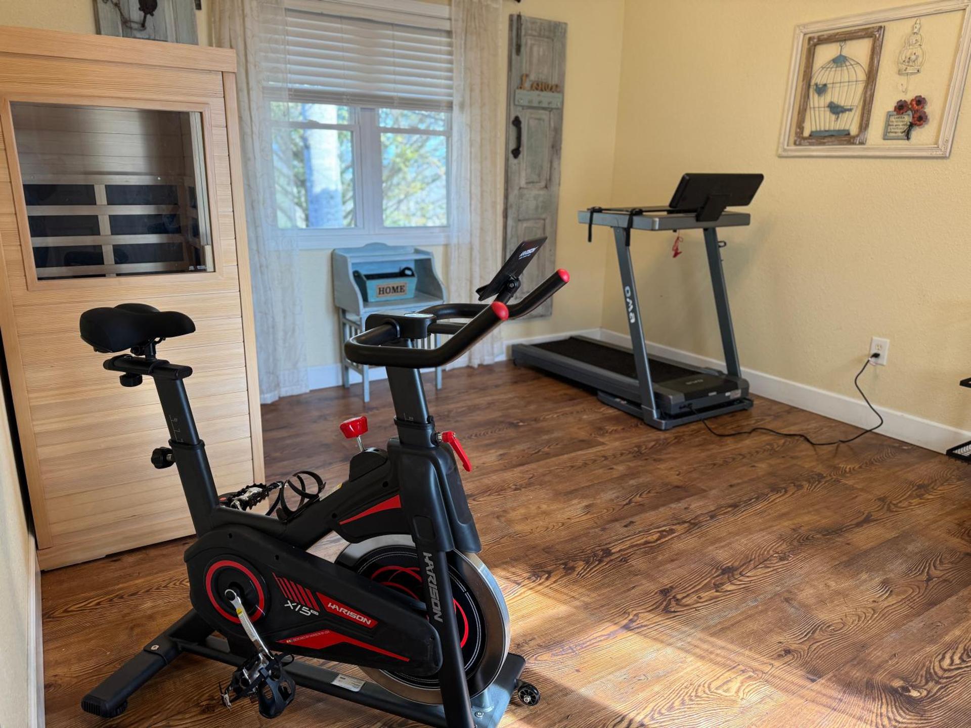 Red Rooster Family Cabin w/Hot Tub+Fire Pit+View