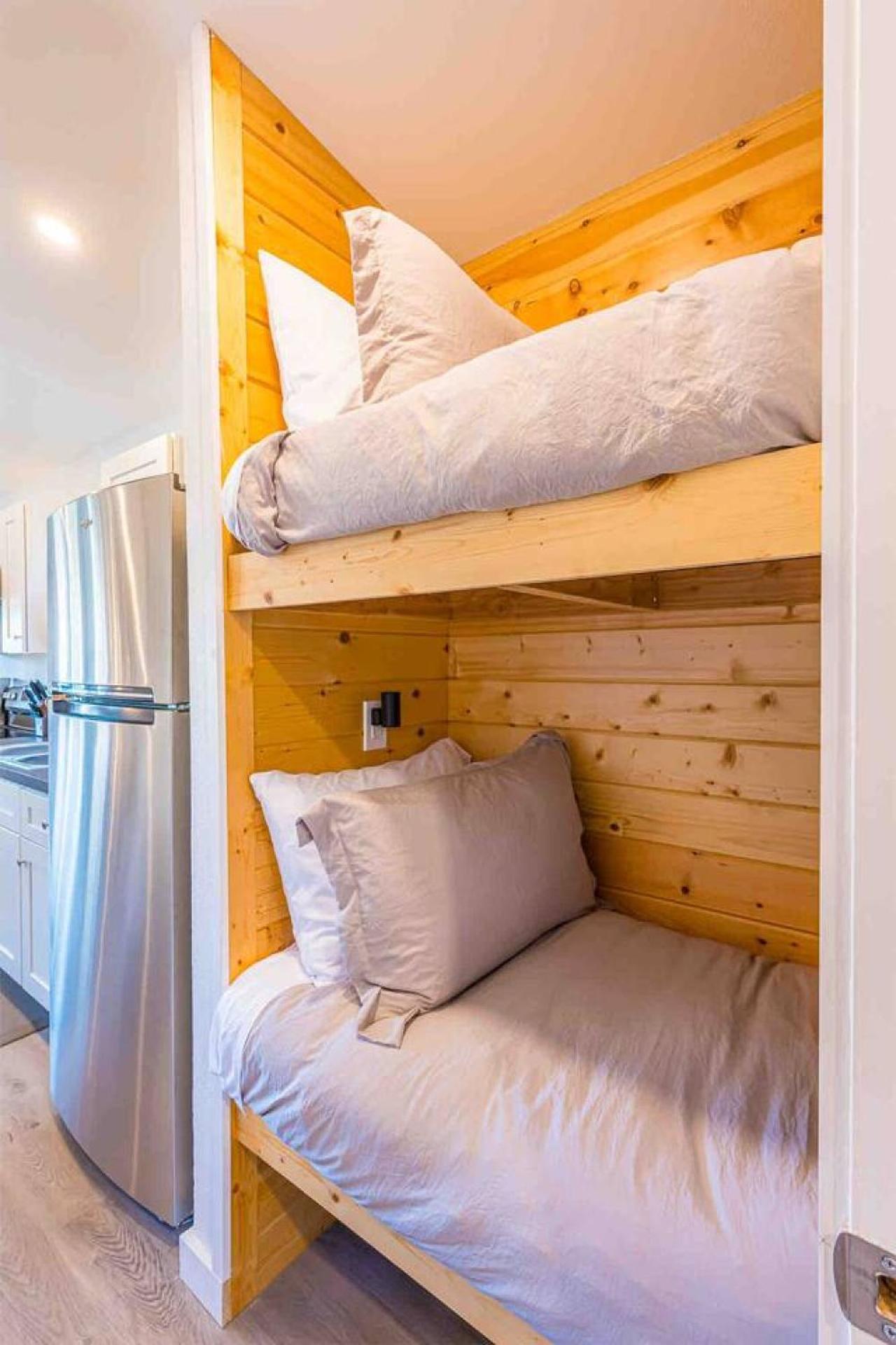 Rainforest Tiny Home Retreat Woodsy