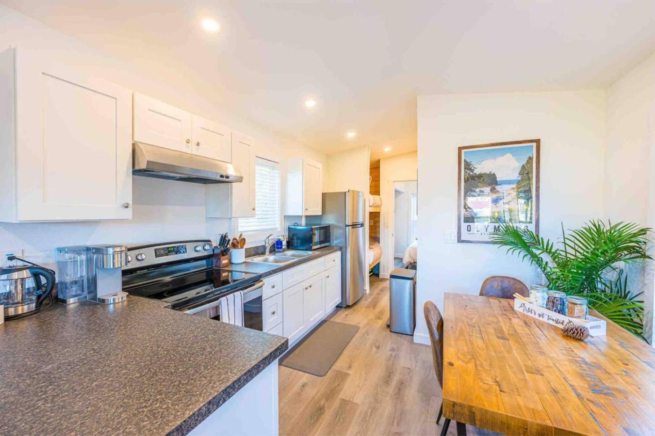 Rainforest Tiny Home Retreat Woodsy