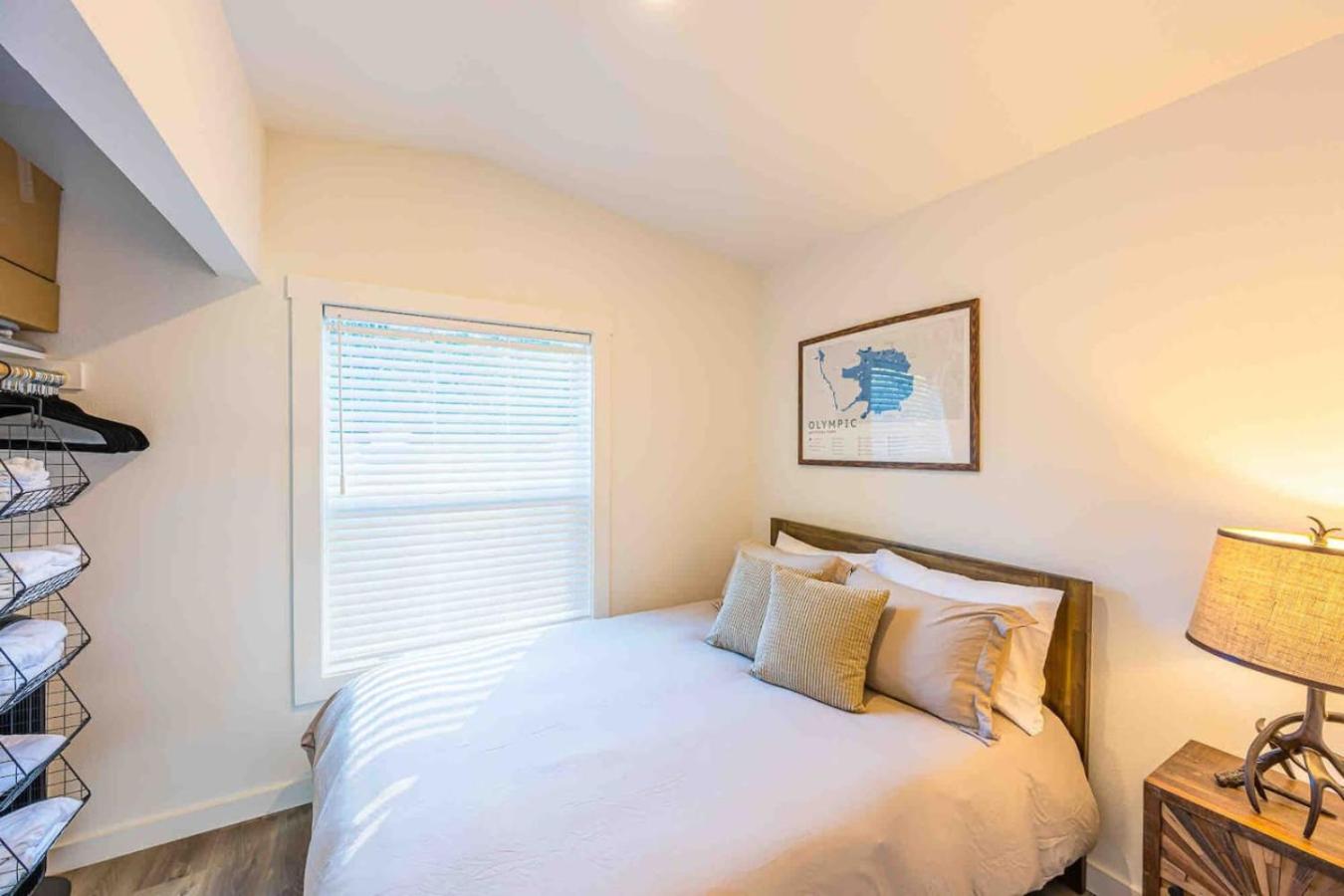 Rainforest Tiny Home Retreat Woodsy