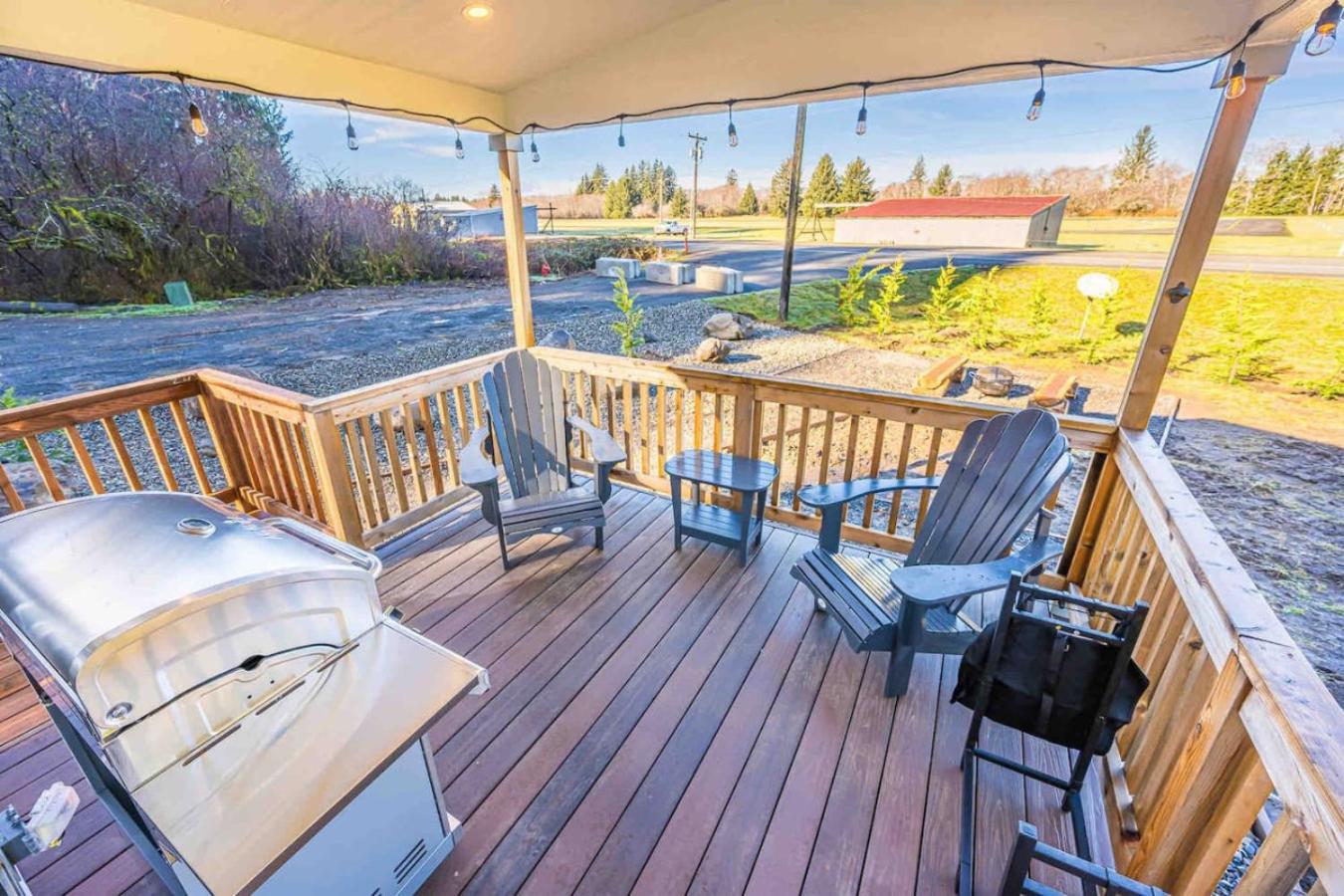 Rainforest Tiny Home Retreat Woodsy