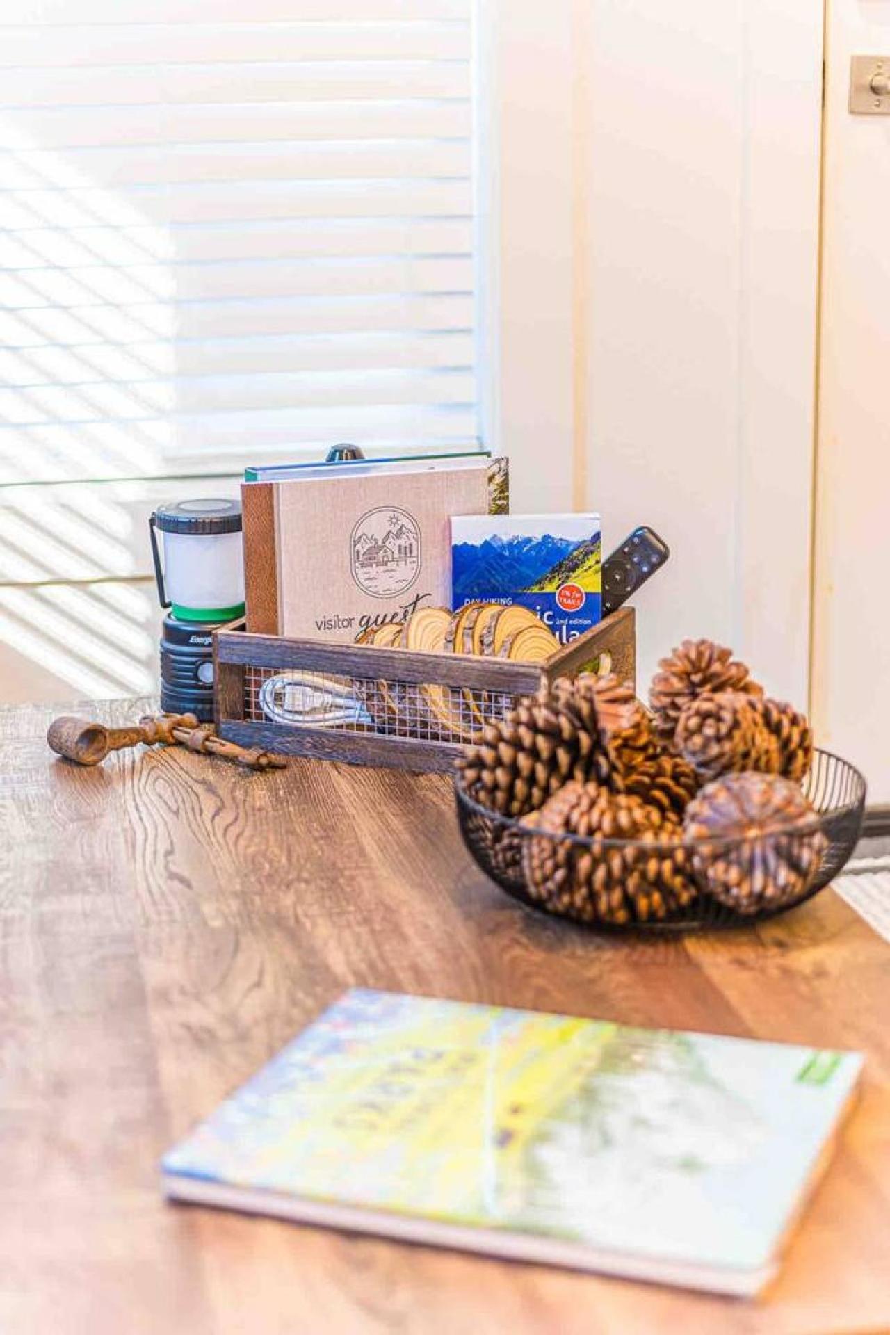 Rainforest Tiny Home Retreat Woodsy