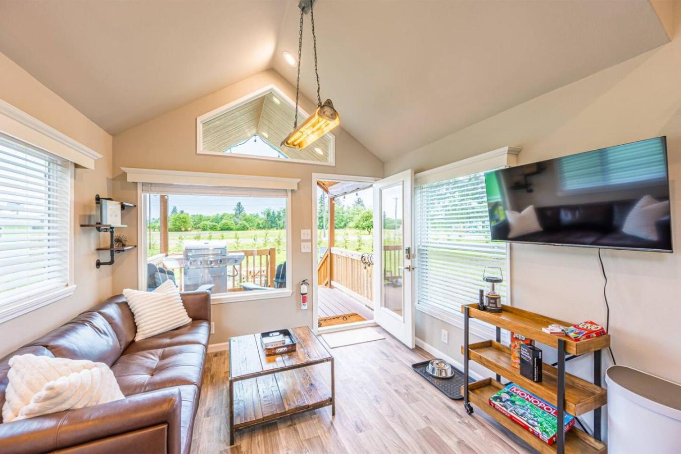 Rainforest Tiny Home Retreat Industrial 26