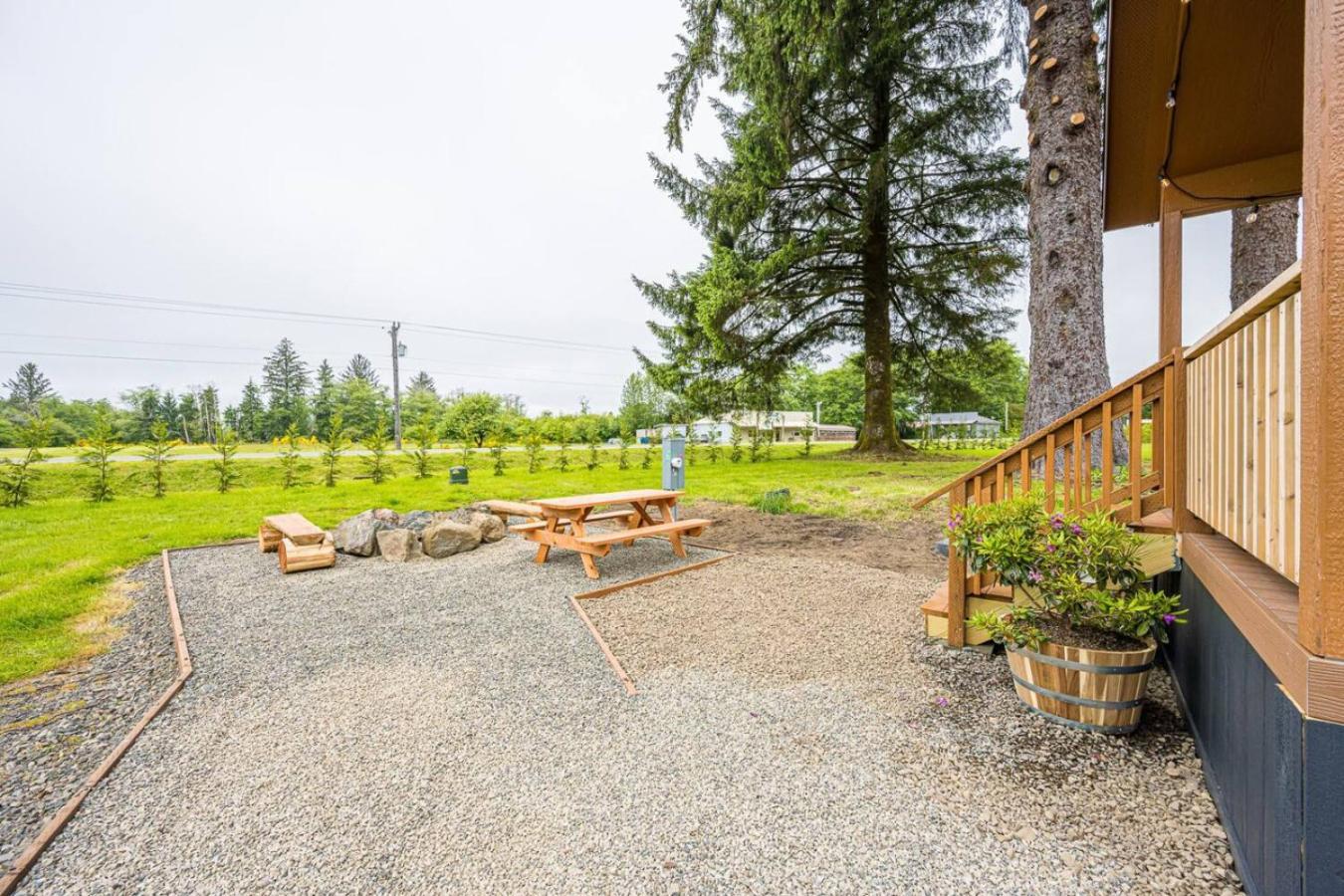 Rainforest Tiny Home Retreat Industrial 26