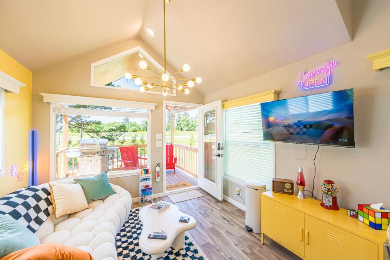 Rainforest Tiny Home Retreat 28