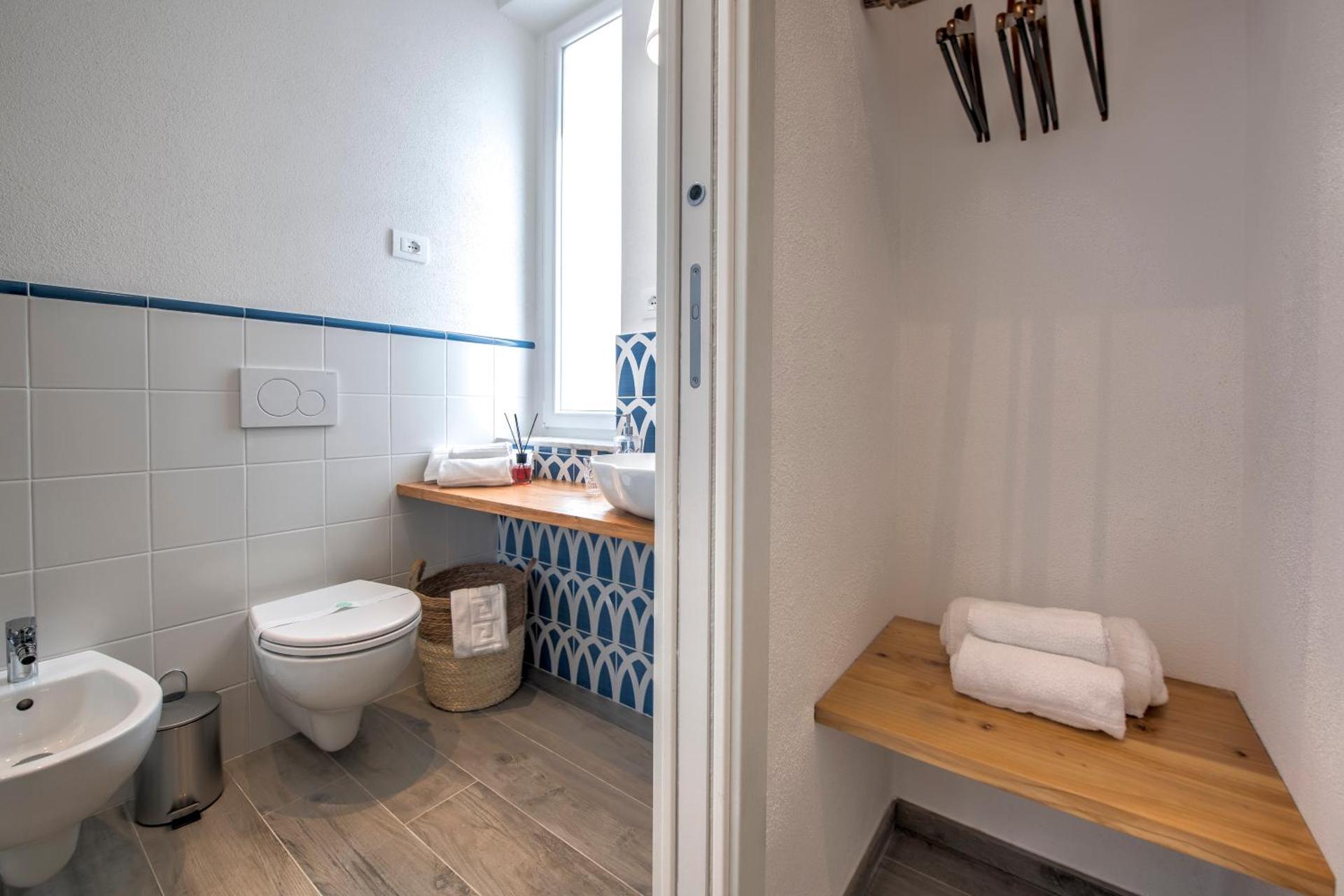 aMoneglia, 2 minutes walk to the beach, PVT PARK