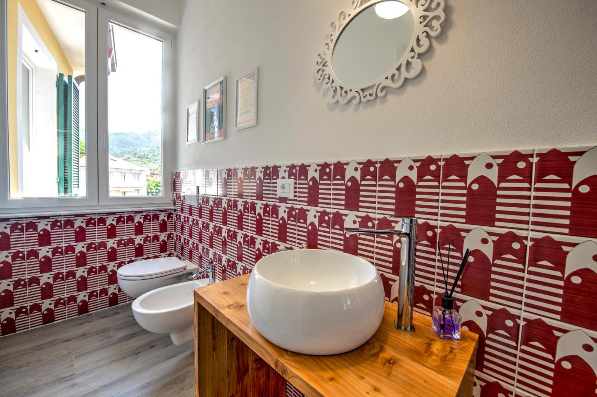 aMoneglia, 2 minutes walk to the beach, PVT PARK