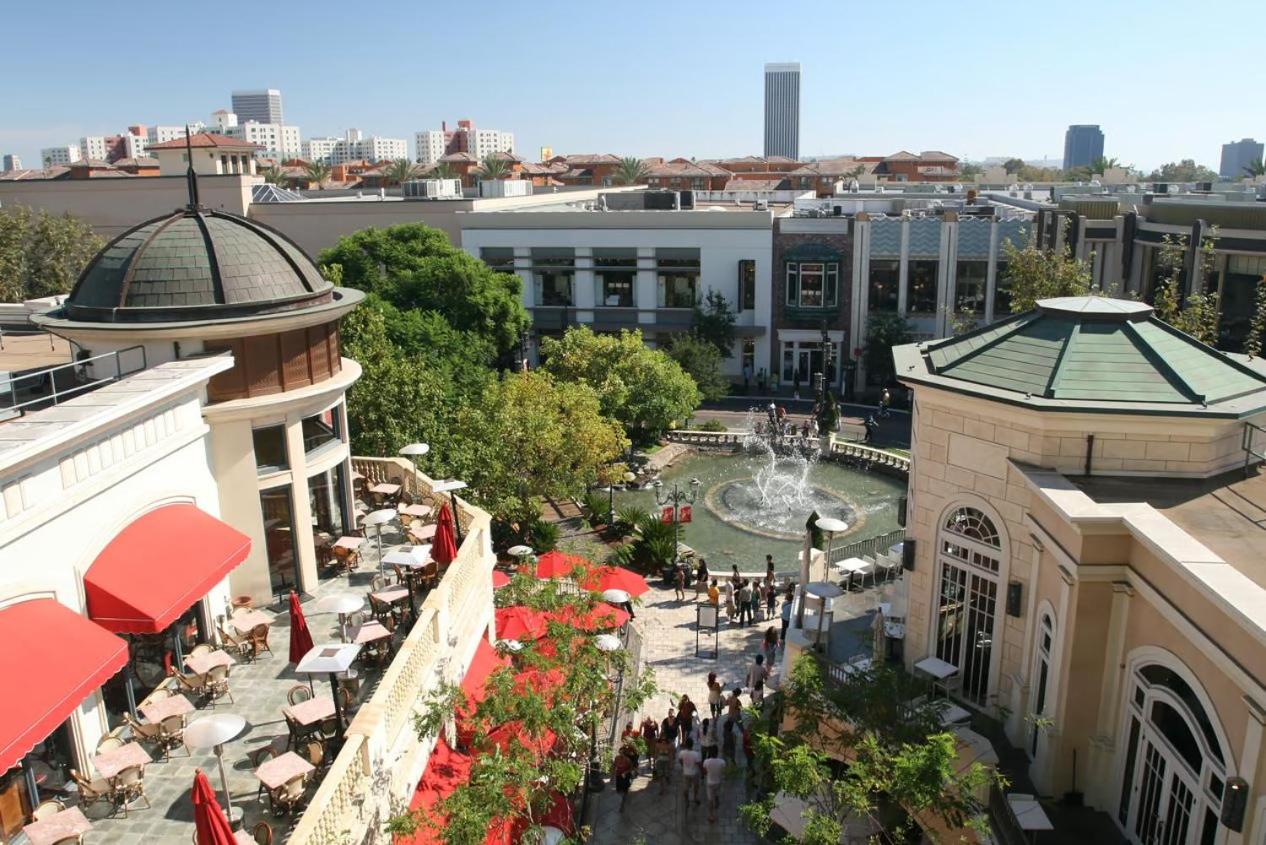 Modern Studio with full Kitchen In Beverly Grove