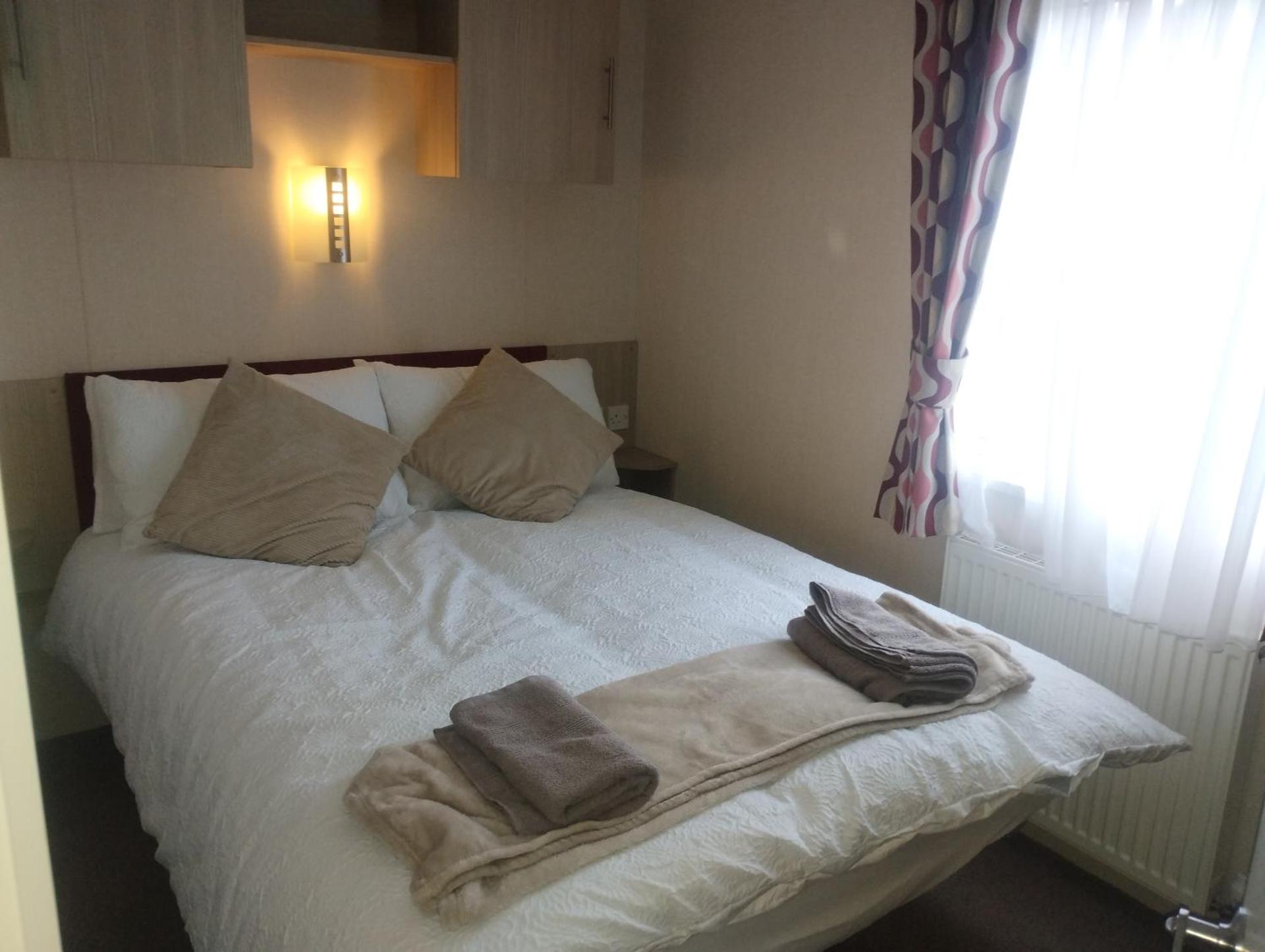 Comfy golf course view at Lilliardsedge