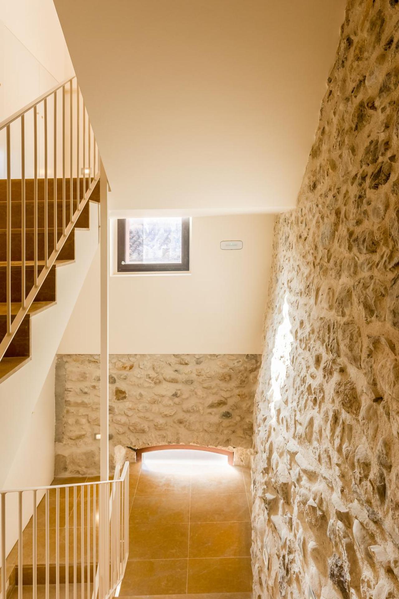 Can Cintet 2-1,Nuevo Apartamento Moderno en Besalú