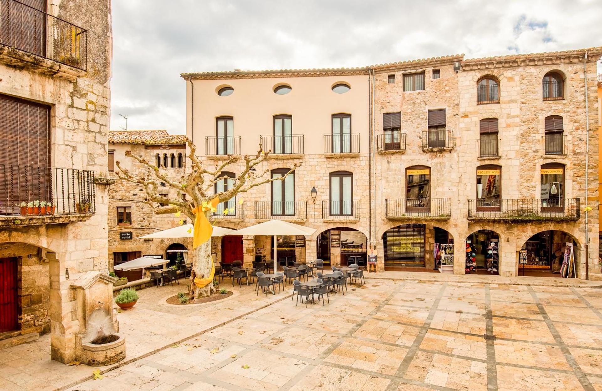 Can Cintet 1- Apartamento en la plaza de Besalú